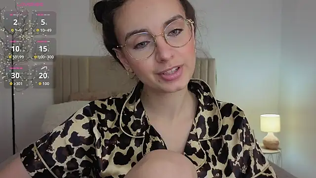 Snapshot of Real_cutie1 chatting on July 20, 1:13 pm Real cutie1 online show from July 20, 1:13 pm