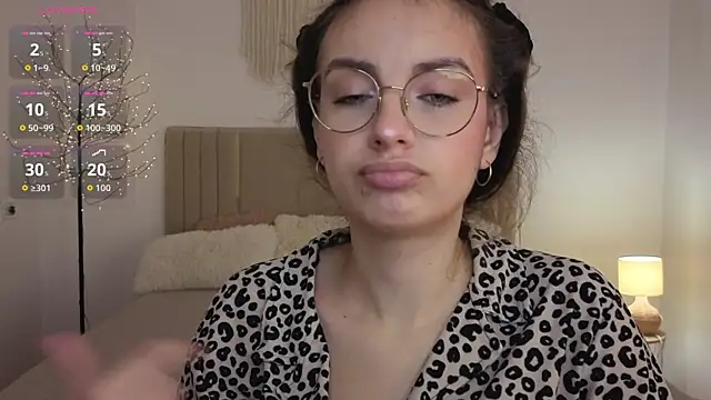 Snapshot of Real_cutie1 chatting on July 22, 12:41 pm Real cutie1 online show from July 22, 12:41 pm