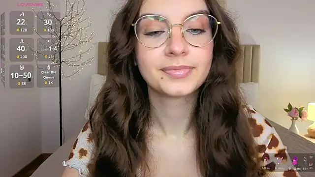 Snapshot of Real_cutie1 chatting on July 28, 2:13 pm Real cutie1 online show from July 28, 2:13 pm