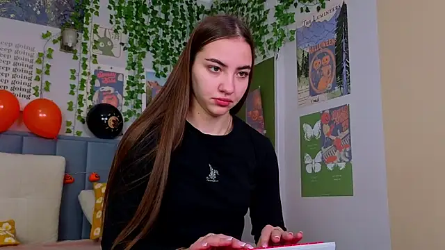 Ashley Pierce online show from October 23, 4:12 am