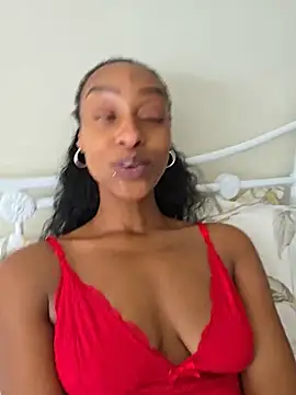 Snapshot of Hazel_Dollxx chatting on June 28, 9:15 am Hazel Dollxx online show from June 28, 9:15 am