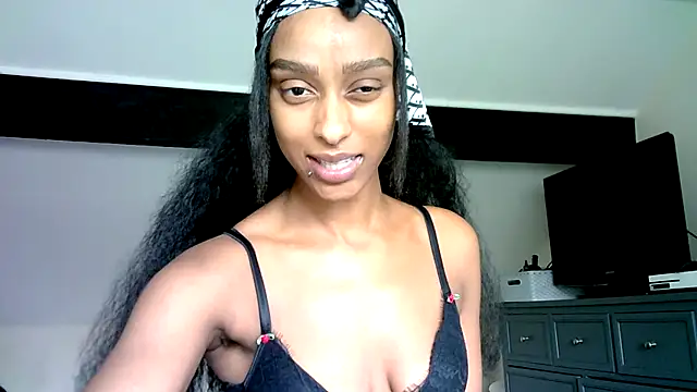 Snapshot of Hazel_Dollxx chatting on July 31, 12:48 pm Hazel Dollxx online show from July 31, 12:48 pm