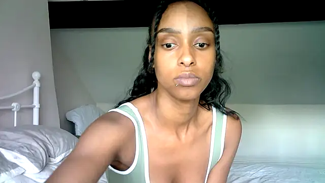 Snapshot of Hazel_Dollxx chatting on August 5, 12:41 pm Hazel Dollxx online show from August 5, 12:41 pm