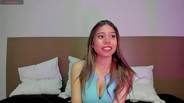 Snapshot of Rachell_criss chatting on April 11, 4:17 am Rachell criss online show from April 11, 4:17 am