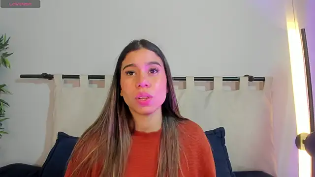 Snapshot of Rachell_criss chatting on April 18, 4:05 am Rachell criss online show from April 18, 4:05 am