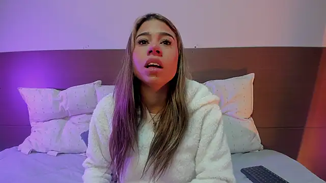 Snapshot of Rachell_criss chatting on June 11, 4:43 am Rachell criss online show from June 11, 4:43 am