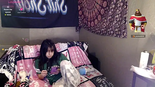 Snapshot of London_Ray chatting on April 11, 8:57 pm London Ray online show from April 11, 8:57 pm