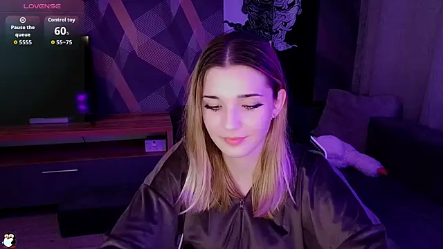 Snapshot of Sandy_Belle chatting on October 9, 9:13 pm Sandy Belle online show from October 9, 9:13 pm