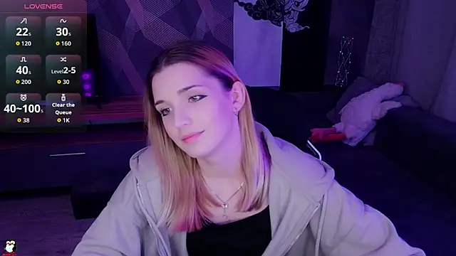 Snapshot of Sandy_Belle chatting on October 22, 6:40 pm Sandy Belle online show from October 22, 6:40 pm