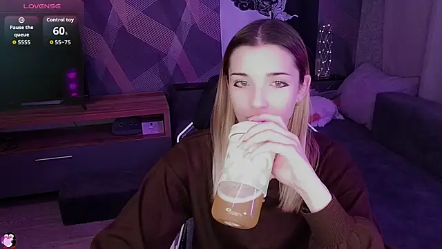 Snapshot of Sandy_Belle chatting on December 4, 7:55 pm Sandy Belle online show from December 4, 7:55 pm