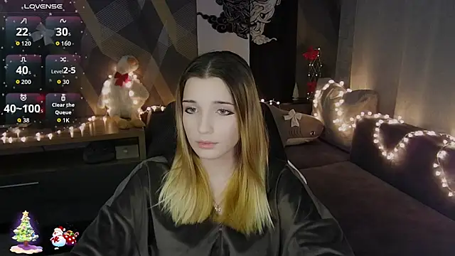 Snapshot of Sandy_Belle chatting on December 13, 9:53 pm Sandy Belle online show from December 13, 9:53 pm