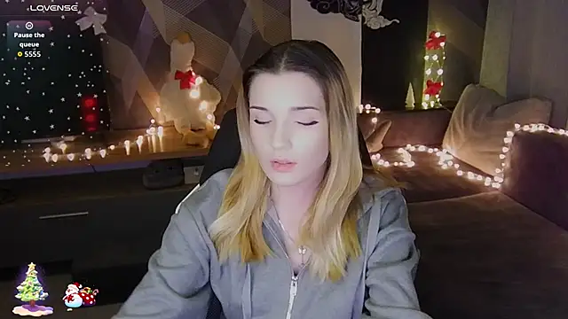 Snapshot of Sandy_Belle chatting on December 15, 7:29 pm Sandy Belle online show from December 15, 7:29 pm