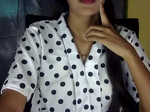 Snapshot of zara_Khan0 chatting on November 9, 2:32 am zara Khan0 online show from November 9, 2:32 am