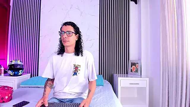 Snapshot of JackAndRosse_ chatting on October 19, 1:56 pm JackAndRosse  online show from October 19, 1:56 pm