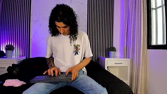 Snapshot of JackAndRosse_ chatting on November 1, 1:24 pm JackAndRosse  online show from November 1, 1:24 pm