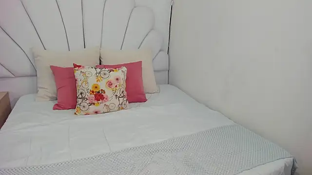 shamara thomson online show from October 17, 10:45 pm