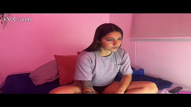 Snapshot of SurpriseMadlicia chatting on September 12, 3:50 am SurpriseMadlicia online show from September 12, 3:50 am