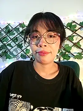 Snapshot of dolliette24 chatting on April 2, 4:54 am dolliette24 online show from April 2, 4:54 am