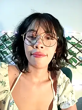 Snapshot of dolliette24 chatting on April 4, 1:26 am dolliette24 online show from April 4, 1:26 am