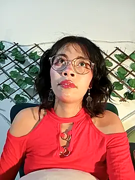 Snapshot of dolliette24 chatting on April 5, 11:24 pm dolliette24 online show from April 5, 11:24 pm