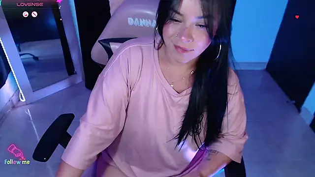 Snapshot of Danniela20 chatting on March 25, 3:45 am Danniela20 online show from March 25, 3:45 am