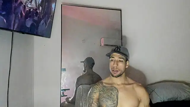 Snapshot of ThiagoLugo chatting on September 12, 10:10 pm ThiagoLugo online show from September 12, 10:10 pm