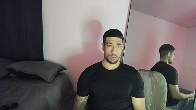 Snapshot of ThiagoLugo chatting on October 13, 2:22 am ThiagoLugo online show from October 13, 2:22 am