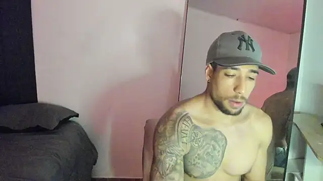 Snapshot of ThiagoLugo chatting on October 16, 5:41 am ThiagoLugo online show from October 16, 5:41 am