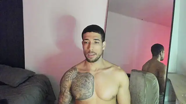 Snapshot of ThiagoLugo chatting on October 18, 12:13 am ThiagoLugo online show from October 18, 12:13 am