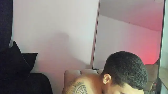 Snapshot of ThiagoLugo chatting on October 31, 7:42 am ThiagoLugo online show from October 31, 7:42 am