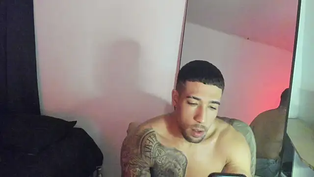 Snapshot of ThiagoLugo chatting on November 3, 11:15 pm ThiagoLugo online show from November 3, 11:15 pm