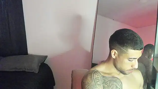 Snapshot of ThiagoLugo chatting on November 6, 8:43 pm ThiagoLugo online show from November 6, 8:43 pm