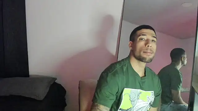 Snapshot of ThiagoLugo chatting on November 8, 11:25 pm ThiagoLugo online show from November 8, 11:25 pm