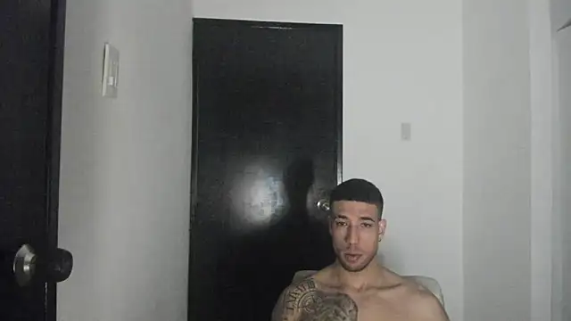 Snapshot of ThiagoLugo chatting on June 22, 9:56 pm ThiagoLugo online show from June 22, 9:56 pm