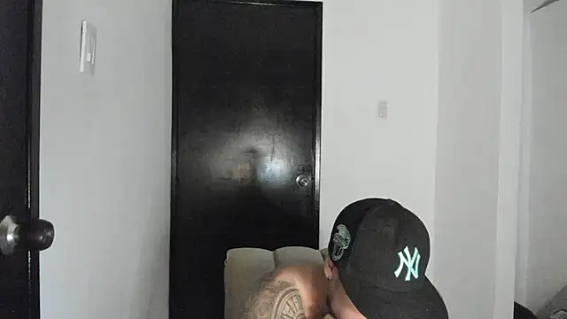 Snapshot of ThiagoLugo chatting on July 30, 5:50 am ThiagoLugo online show from July 30, 5:50 am