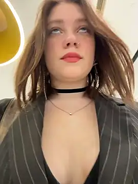 Snapshot of lucy-joy chatting on January 6, 10:30 am lucy-joy online show from January 6, 10:30 am