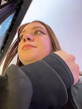 Snapshot of lucy-joy chatting on February 8, 9:34 am lucy-joy online show from February 8, 9:34 am