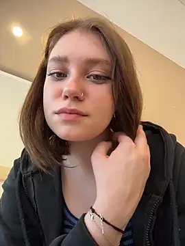 Snapshot of lucy-joy chatting on April 7, 10:05 am lucy-joy online show from April 7, 10:05 am