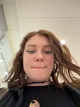 Snapshot of lucy-joy chatting on April 9, 1:05 pm lucy-joy online show from April 9, 1:05 pm