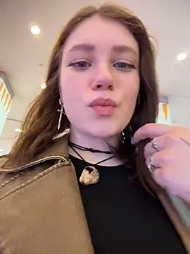 Snapshot of lucy-joy chatting on April 25, 8:17 am lucy-joy online show from April 25, 8:17 am