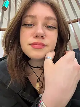 Snapshot of lucy-joy chatting on April 27, 10:24 am lucy-joy online show from April 27, 10:24 am