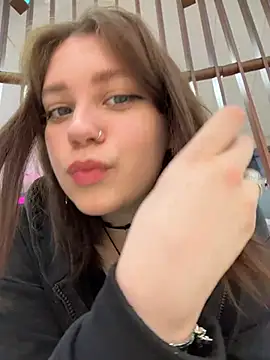Snapshot of lucy-joy chatting on April 28, 11:15 am lucy-joy online show from April 28, 11:15 am