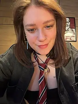 Snapshot of lucy-joy chatting on May 9, 8:19 am lucy-joy online show from May 9, 8:19 am