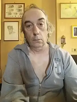 Snapshot of bi_dare chatting on March 27, 11:54 am bi dare online show from March 27, 11:54 am