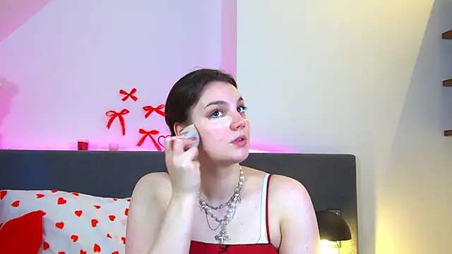 KarenClarks online show from February 8, 6:28 am