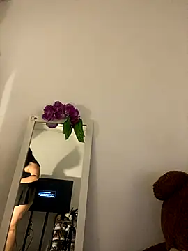 Emily Taylor2 online show from November 14, 9:46 pm