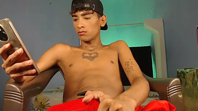 Snapshot of gabo_hotboy chatting on November 10, 8:41 pm gabo hotboy online show from November 10, 8:41 pm