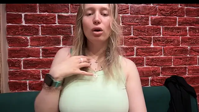 Snapshot of CitrusBlissss chatting on October 21, 12:06 pm CitrusBlissss online show from October 21, 12:06 pm