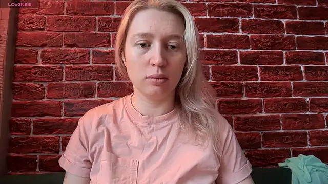 Snapshot of CitrusBlissss chatting on November 13, 2:21 am CitrusBlissss online show from November 13, 2:21 am