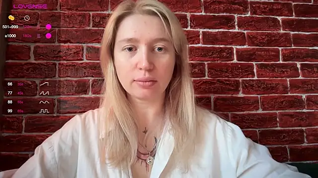 Snapshot of CitrusBlissss chatting on November 15, 2:31 am CitrusBlissss online show from November 15, 2:31 am